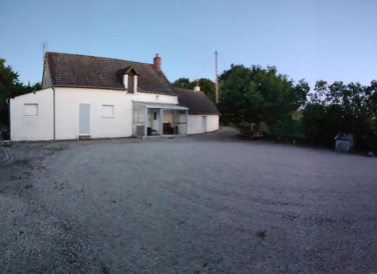 Gite Chez Jeannot Azay-le-Ferron Exterior photo